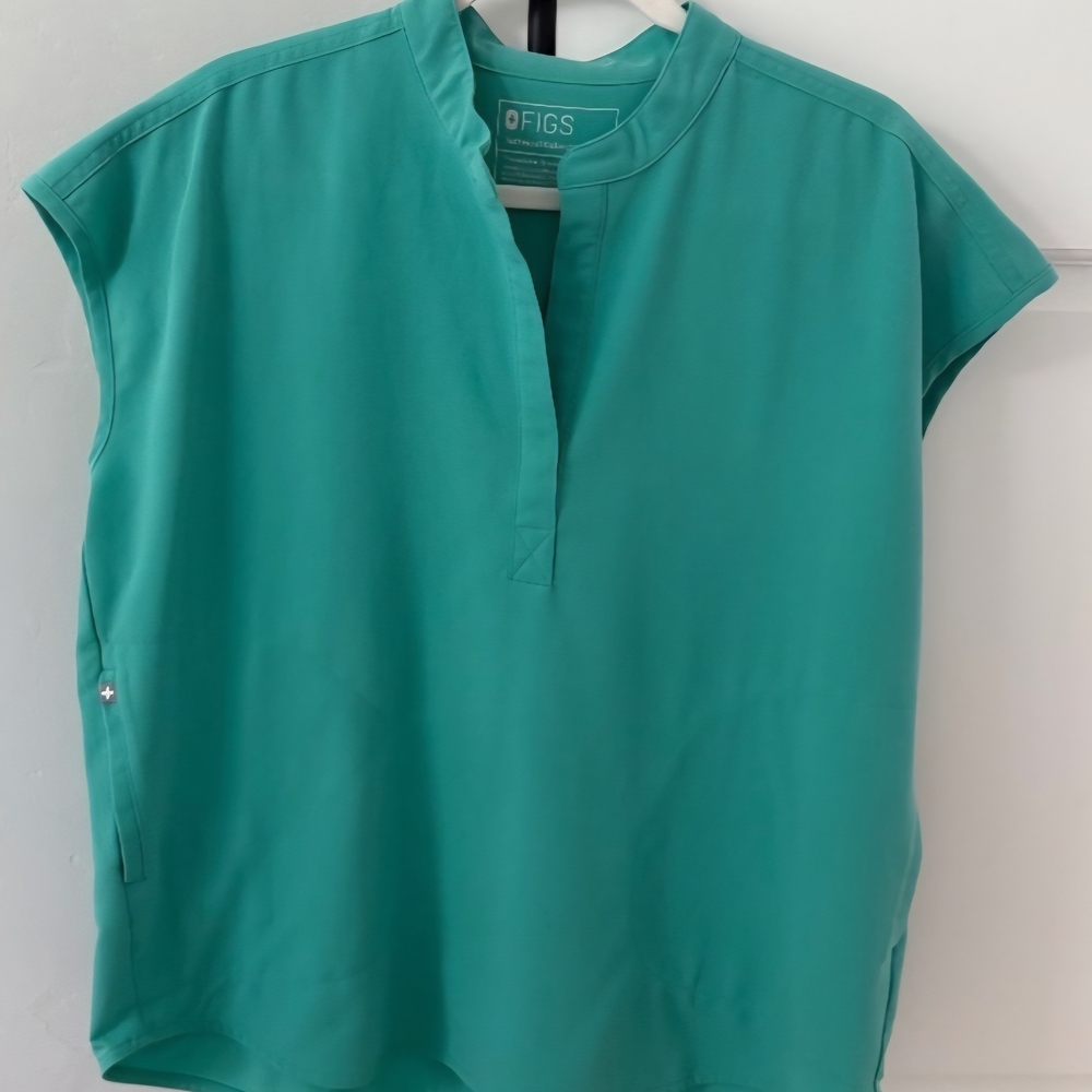FIGS RAFAELA SURGICAL GREEN SCRUB TOP